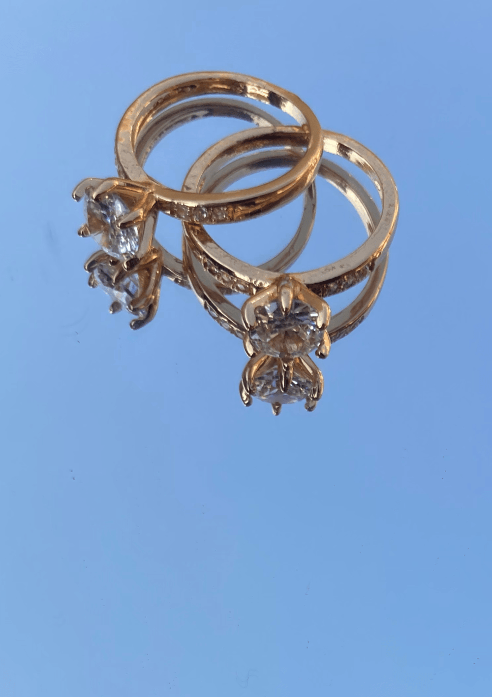 Golden ring with artificial diamond - Image 2